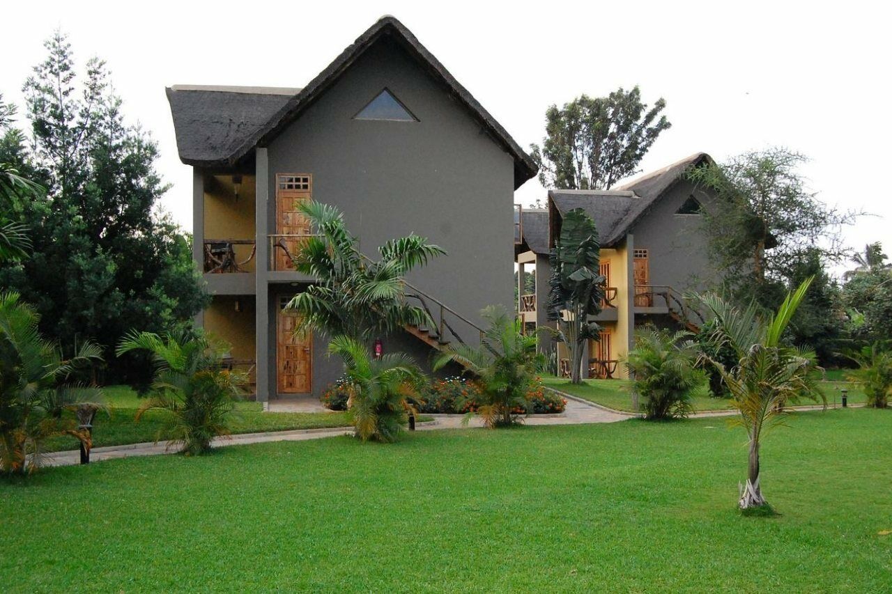 Weru Weru River Lodge Экстерьер фото